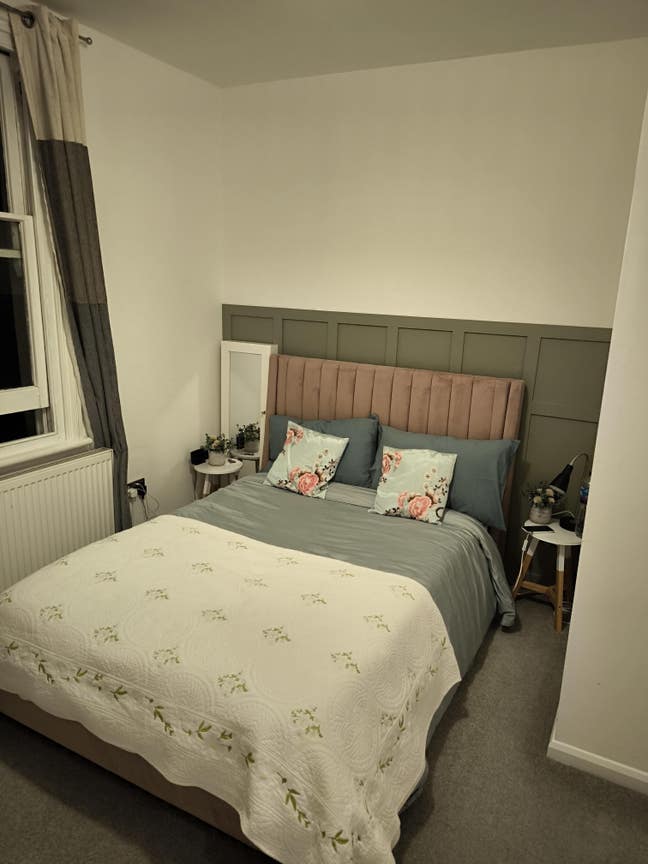 Bedsit for rent in Kensington Main Photo
