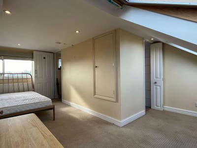 Large En-Suite Room  Main Photo