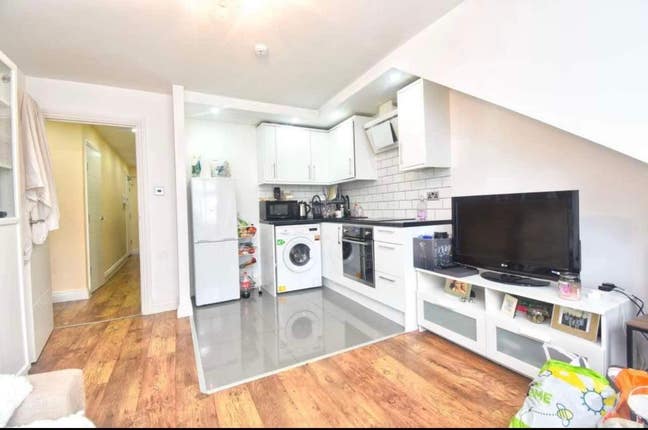 Spacious Double Room in town centre of Redhill Main Photo