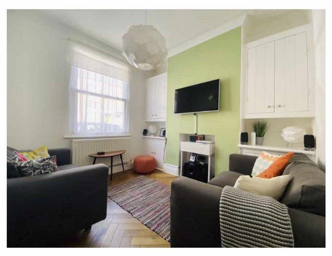 Room available in Southbank house Main Photo