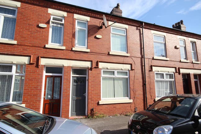 🏡 4-Bedroom Student House in Salford – Available  Main Photo