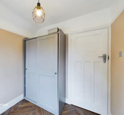 3 Refurbished Doubles + 1 single for rent in Hemel Main Photo