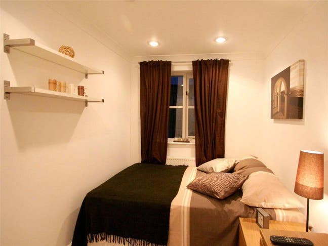 Double Room + Parking- Shares Bathroom with 1! E14 Main Photo
