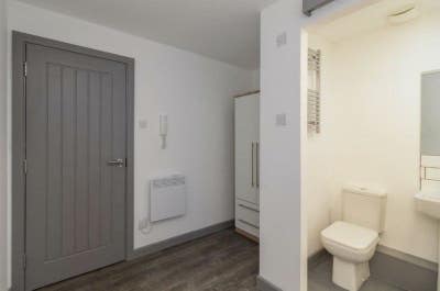 *Affordable 1-Bed Flatshare Close to Oxton Village Main Photo