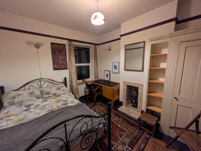 Furnished double roomin friendly Romsey Town house Main Photo