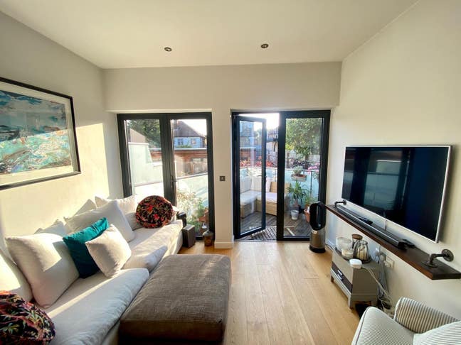 Double Bedroom Available Main Photo