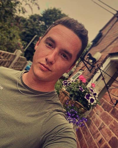 27 year old Male seeks a single or double room Main Photo