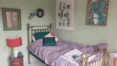 Bright room in lovely home - central city location Main Photo