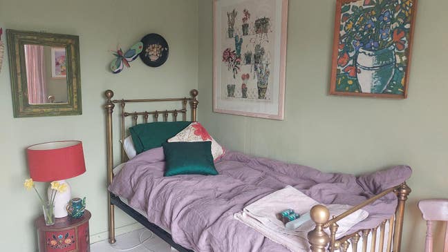 Bright room in lovely home - central city location Main Photo
