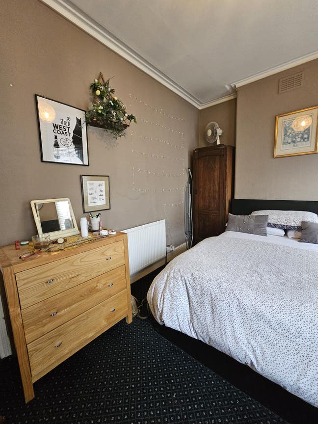 Clapham Junction Bright Spacious Single Room. Main Photo