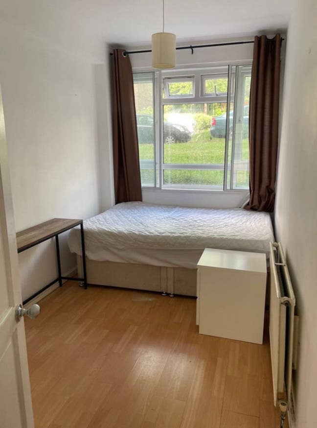 Spacious Single Room for Rent In Southfields  Main Photo