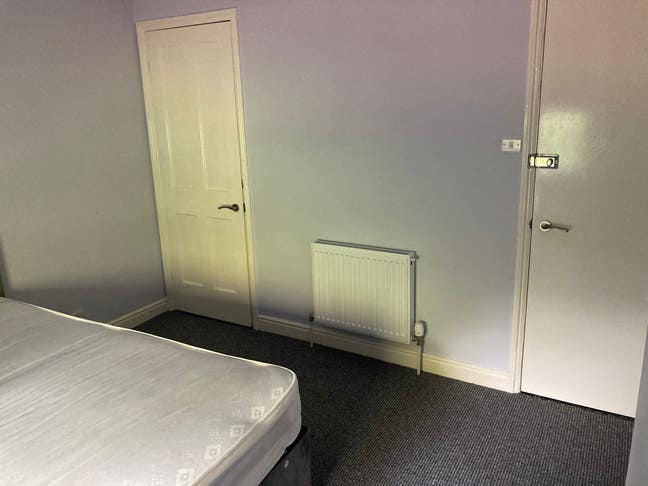 Lovely ensuite in small!! Main Photo