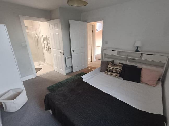 Lovely One Bedroom Flat. bills not included Main Photo