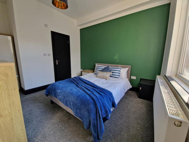 🔥🔥En Suite available Near Ashton Centre! 🔥🔥 Main Photo