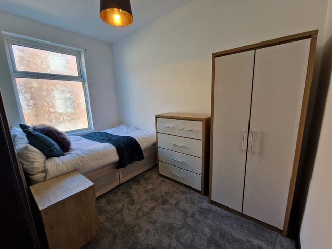🔥🔥En Suite available Near Ashton Centre! 🔥🔥 Main Photo