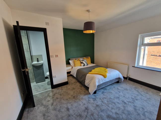 🏡✨ Ensuite Rooms - Close to Centre 🏠  Main Photo