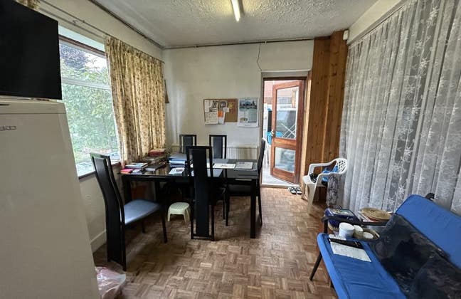 Room to Rent - Oakwood Main Photo