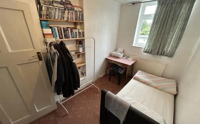 Room to Rent - Oakwood Main Photo