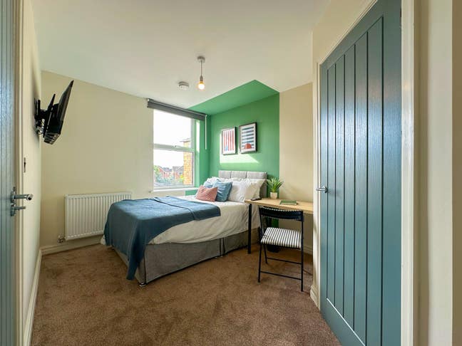 ✨ Astonishing Rooms at  WN6✨ Main Photo