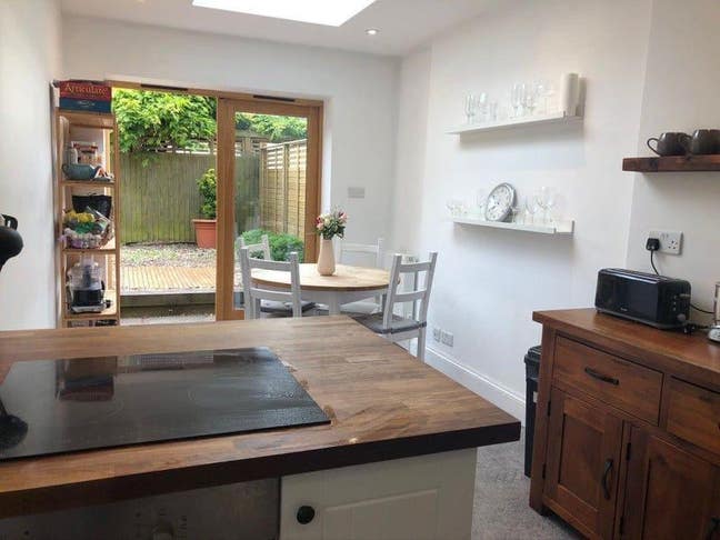 Double room in welcoming houseshare Main Photo