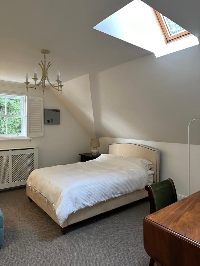 Richmond Riverside Deluxe large bed-sit en-suite  Main Photo