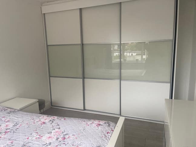 Lovely bedrooms in Clayhall available Main Photo