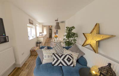 45SR | Kingswood High Street | Double Ensuite Main Photo