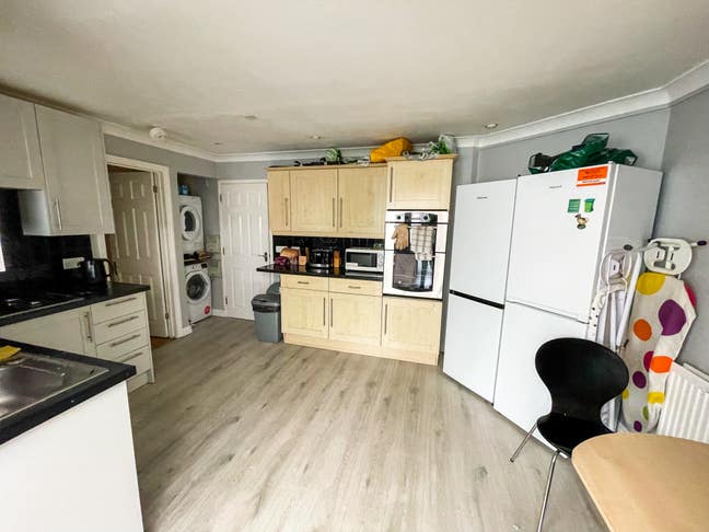 Double Room with Ensuite & Stunning Garden Space  Main Photo