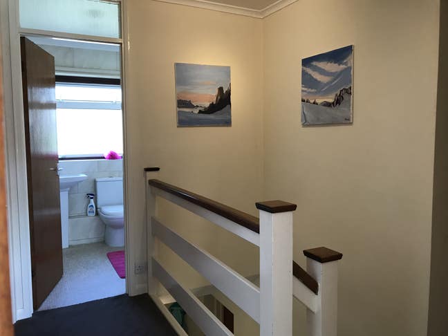 Walk to Royal Surrey Hosp, research park or Tesco Main Photo