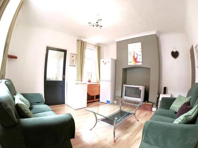 🎓Student-Friendly Double Room | Private Freezer🍀 Main Photo