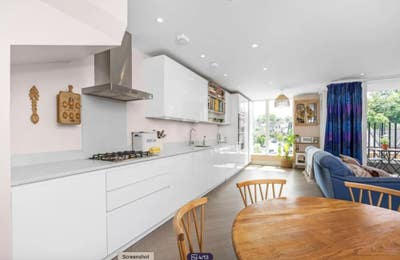 Beautiful double room in light airy modern flat Main Photo