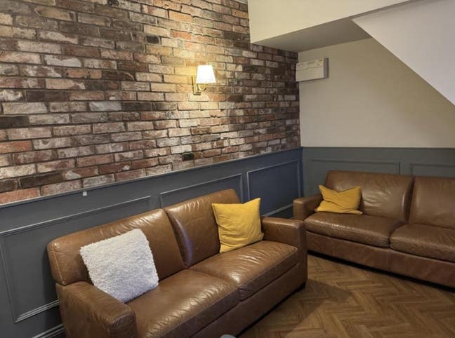 Beautiful home opposite York Hospital avail now Main Photo