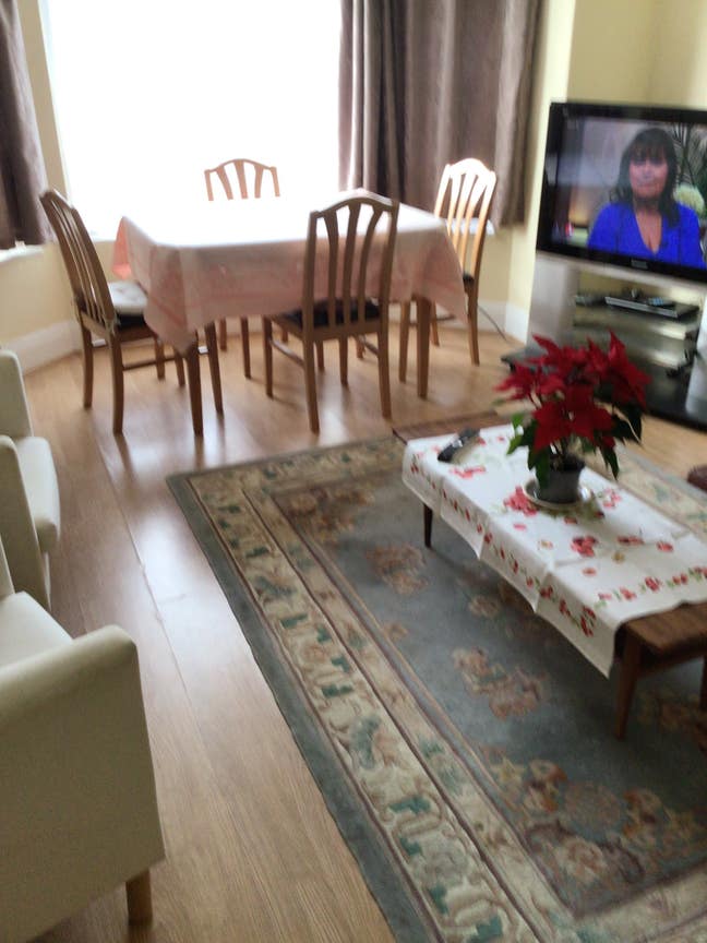 Sutton SM 1    Quite Shared House.     Double Room Main Photo