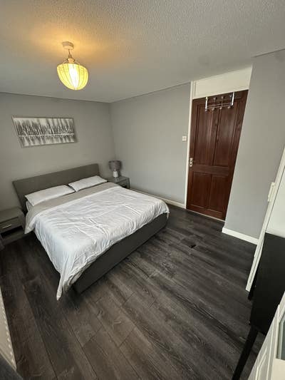Spacious Double Bedroom - Fully Furnished Main Photo