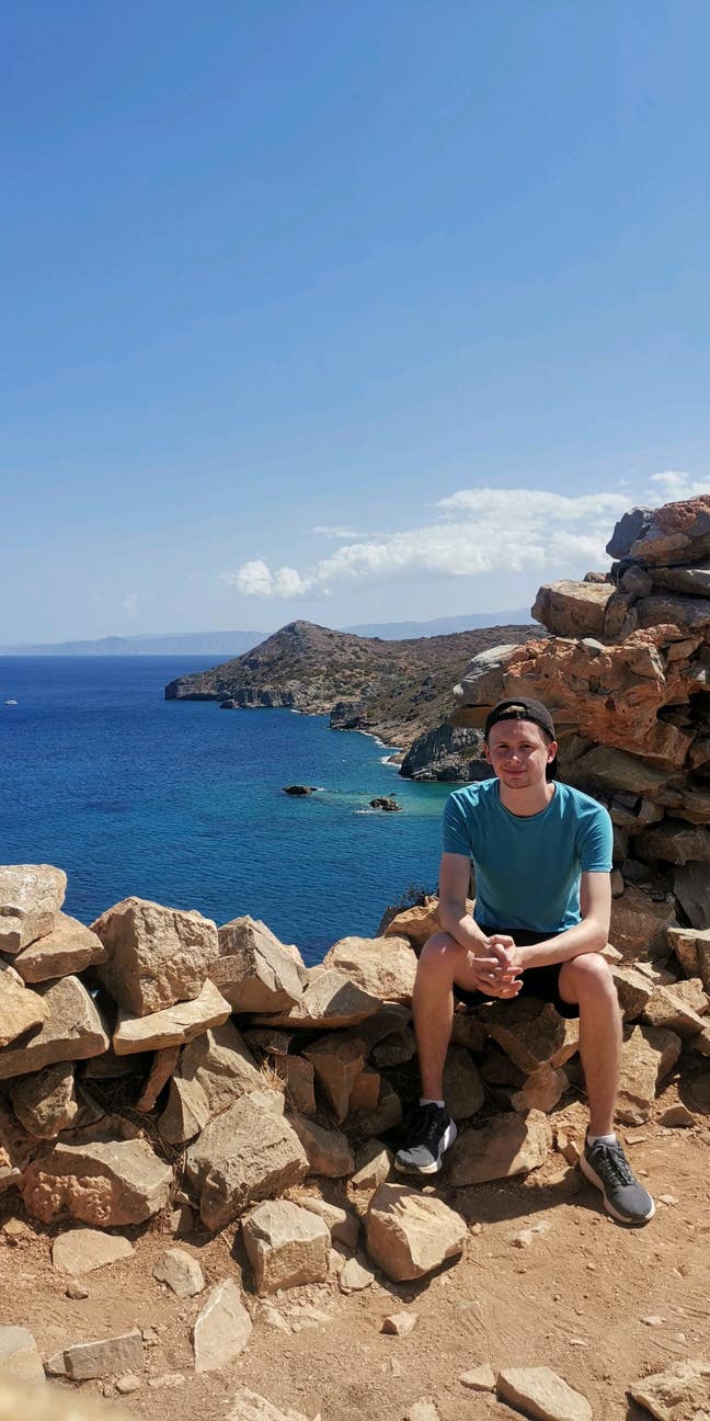 28 year old professional working hybrid Main Photo