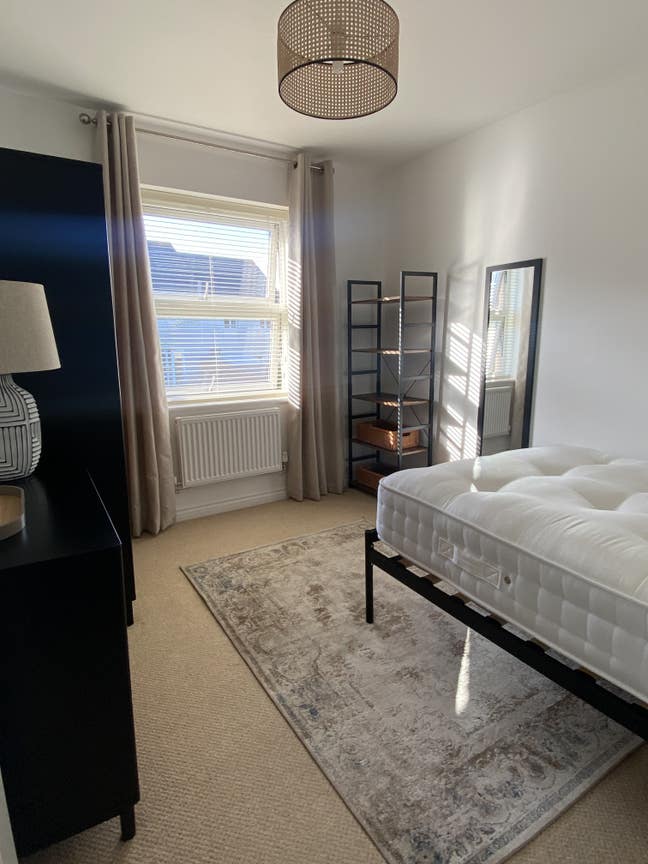 Lovely room in quiet house  Main Photo