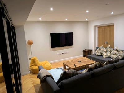 2 Double Rooms Available in Sunningdale  Main Photo