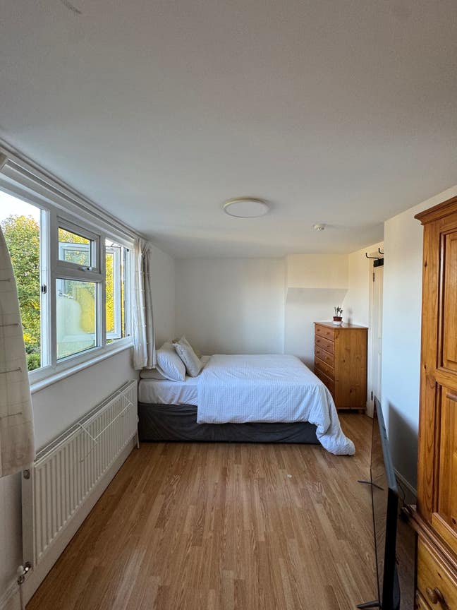 Spacious Double en-suite room Main Photo