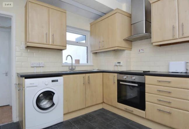  2 Double Bedrooms in 2 bed house Lisburn Rd BT9 Main Photo