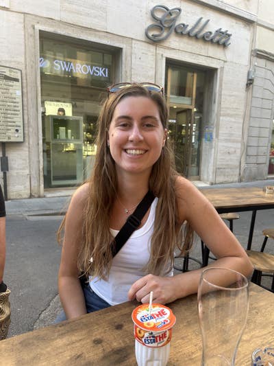 Professional seeking a single / double room  Main Photo