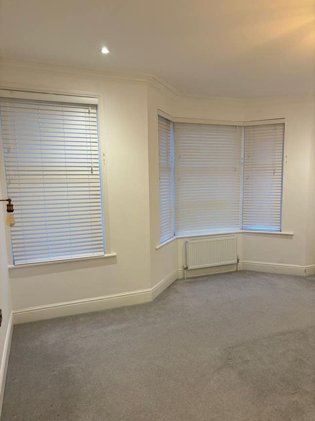 1x Large master bedroom with en-suite & 1x single Main Photo