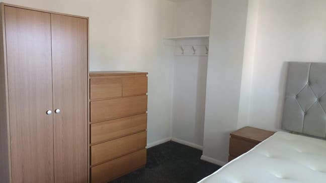 1 room to rent.  Reasonable rates Main Photo
