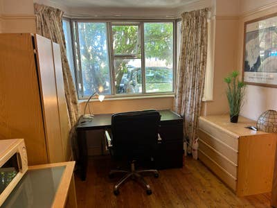  Newnham 1 mile city centre bills included  Main Photo