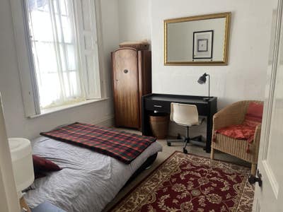 En-Suite Spacious double Bedroom in Victorian Home Main Photo