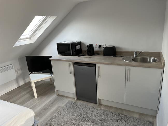 Large Loft En-suite Room to let Main Photo