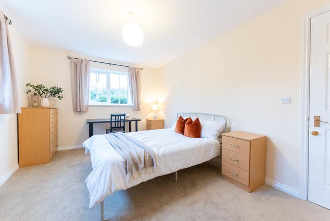 Bill included - Bright Double Room - Girton CB3  Main Photo