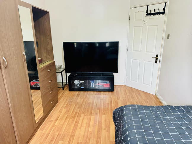 Vacant Double Bedroom in Langley Main Photo