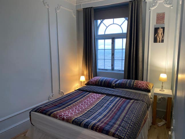 Charming Seafront 2 double bed Main Photo