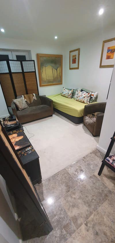 Ensuite single bedroom Main Photo
