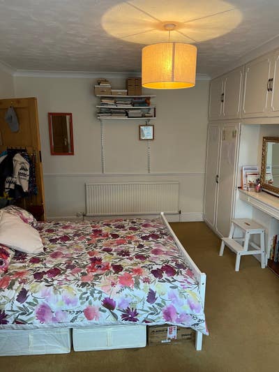 Spacious 1 Bed Flat + Off-Street Parking & Garden Main Photo